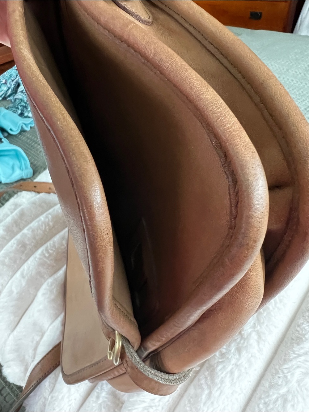 Vintage Coach 9218 Legacy Perforated Hobo in British Tan/Camel - Picture 13 of 15